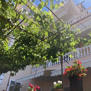 himara-apartments.albaniahotels.org/